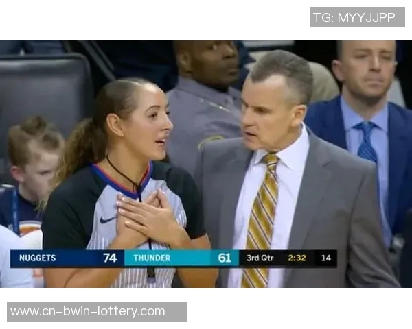 足球场上的猫咪奇遇记与球迷的温馨瞬间 足球场上的猫咪奇遇记与球迷的温馨瞬间